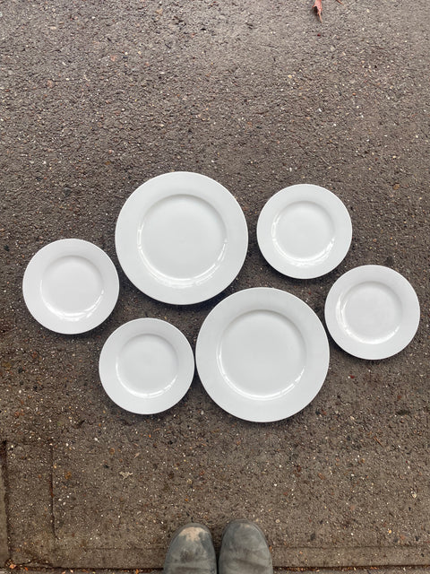 6 Clean White Plates