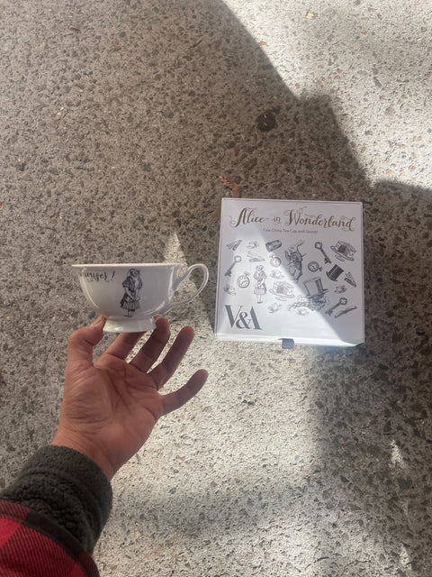 V&A Museum x Alice in Wonderland Tea Set