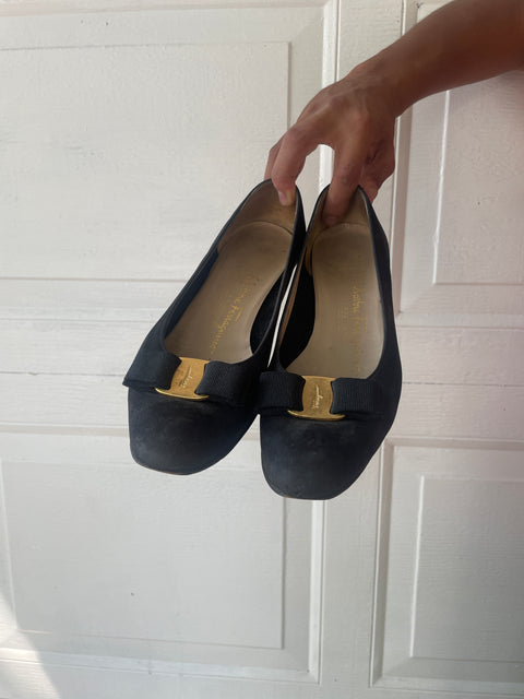 Salvatore Ferragamo Vara Black Pumps, Sz F 8