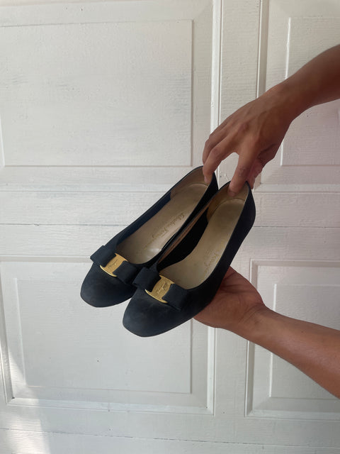 Salvatore Ferragamo Vara Black Pumps, Sz F 8