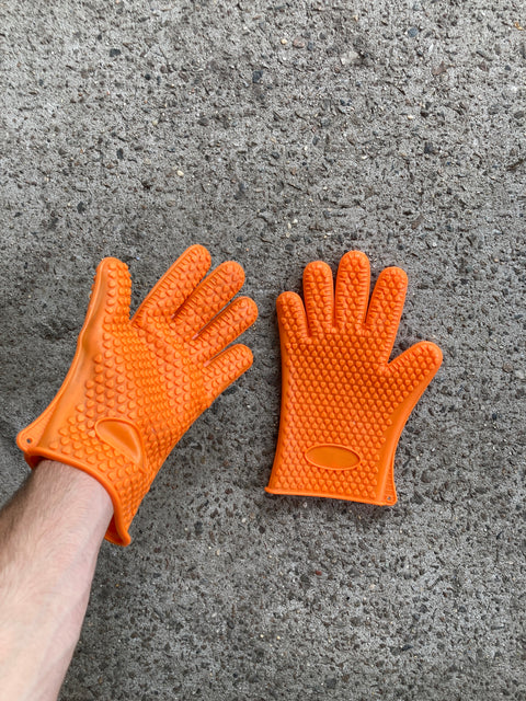 Pair Of Serious Silicone Gloves To Grab Hot Things