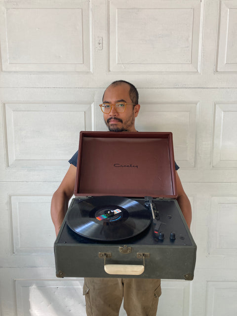 Vintage Crosley Record Player With Built-in Speakers