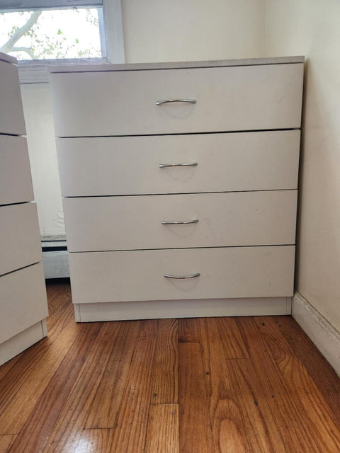 4-Drawer Dressers