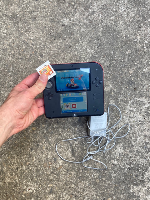 Nintendo 2DS & Pokémon Sun Game