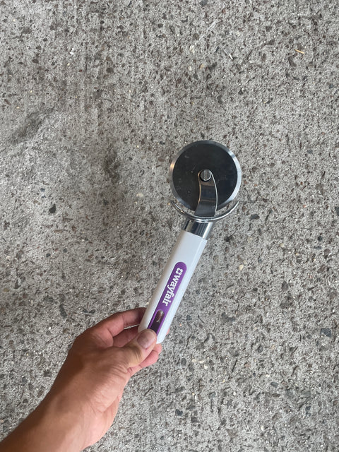 Pizza Cutter with a Good Grip