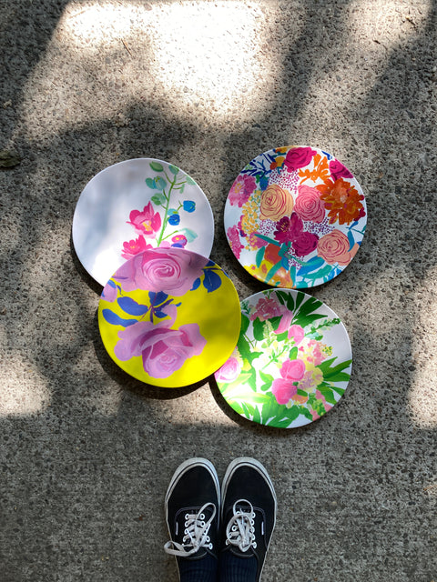 Set Of Floral Plastic Dinner Plates