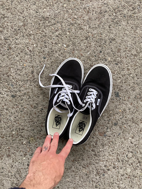 Authentic Vans 9.5 M / 11 W / 42.5 EU