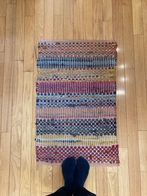 Cute Shag Rug, 25x40”