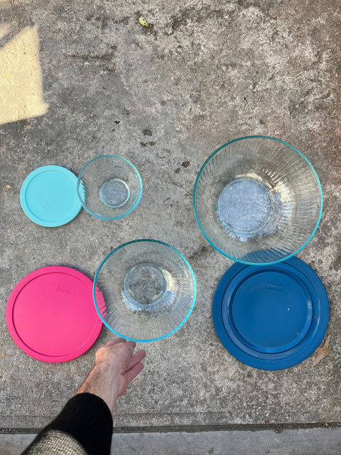 Set of Three Sexy Pyrex Bowls & Lids