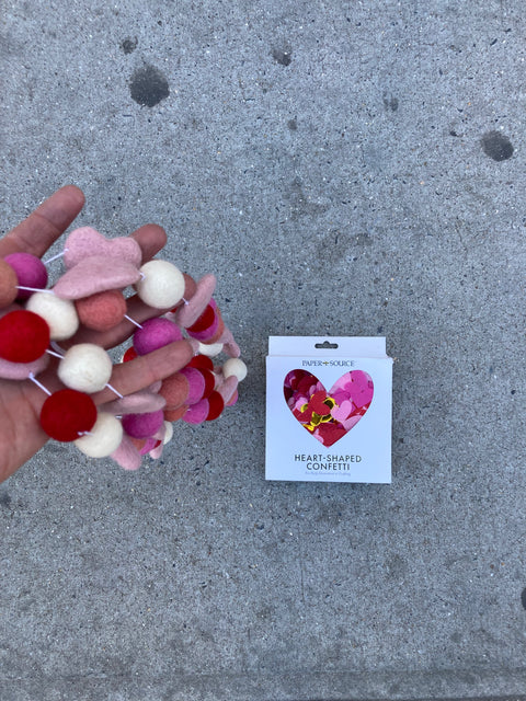 Heart Shaped Garland & Confettis