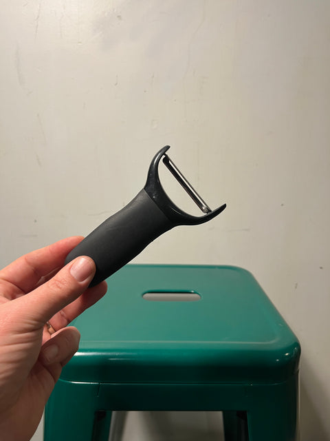 Vegetable peeler