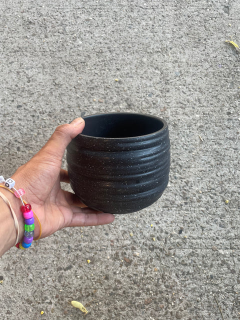 Modern Ribbed Black Pot