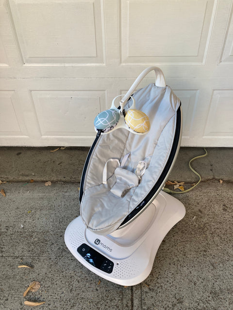 Like New 4moms MamaRoo 4 Multi-Motion Baby Swing