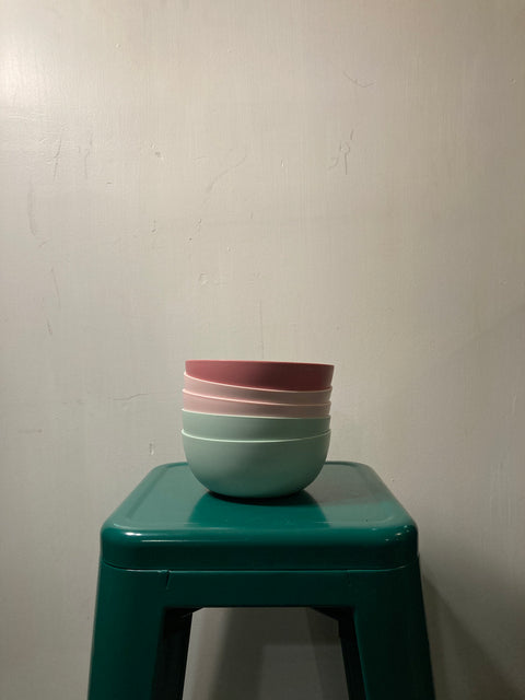 5 Plastic Bowls