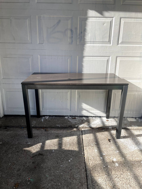 Modern Desk, W48"xH30"x24"