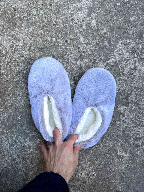 The Coziest Slippers? Brand Lemon, Size M/L